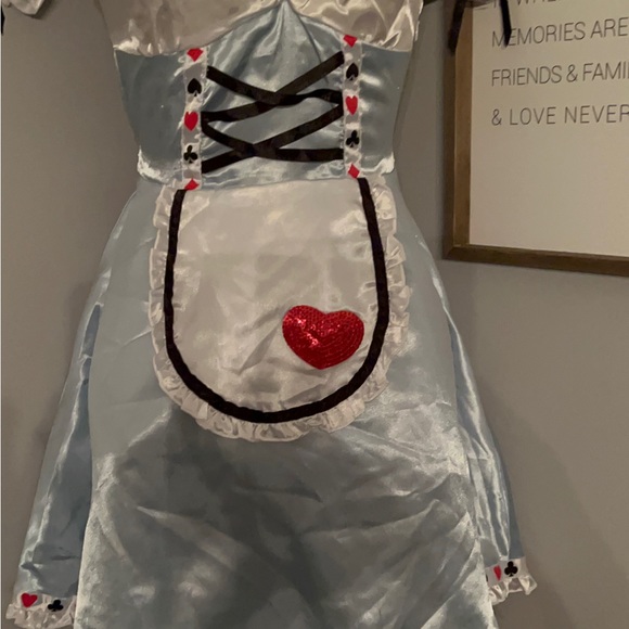 Halloween Queen of hearts women’s costume - Picture 6 of 15